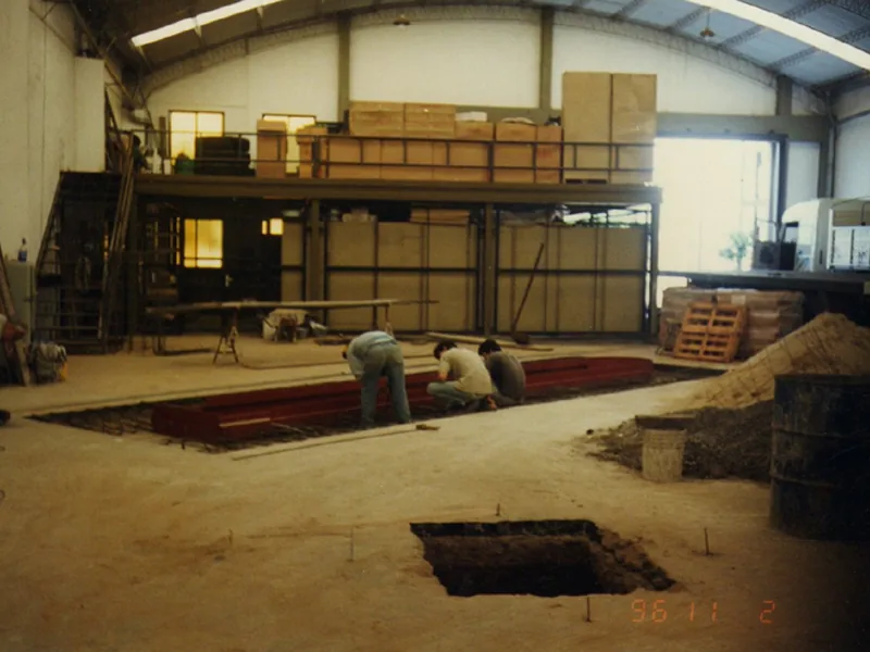 Obra de ampliación del salón de la empresa en 1996
